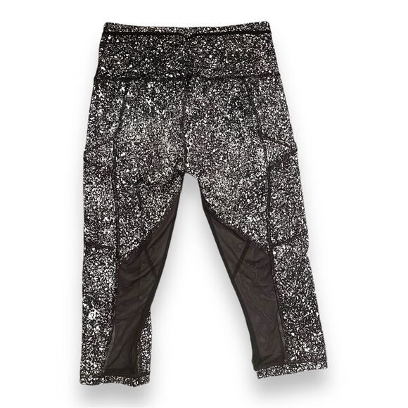 Lululemon Outrun 17" Crop in Splatter White Black Size 4 Full-On Luxtreme - Picture 2 of 10